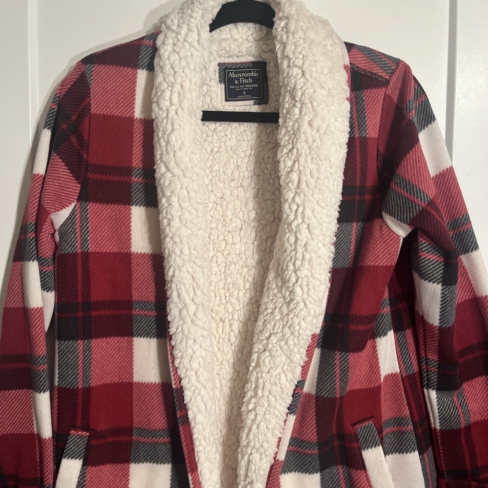Abercrombie & Fitch Women’s Sherpa Lined Red Plaid Cardigan Sweater Small